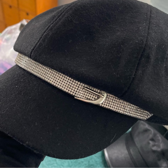 Felt black cap with rhinestone - Picture 3 of 3
